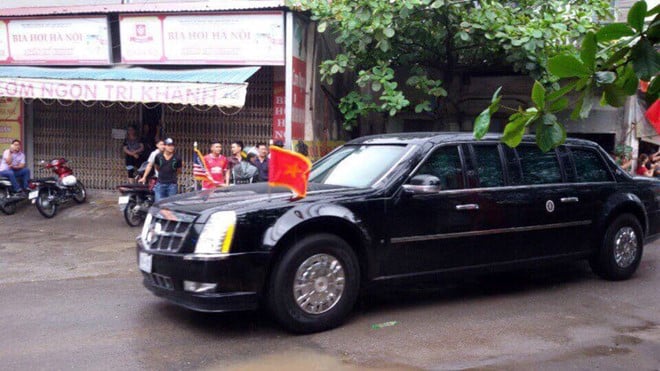 Ong Obama ghe quan tra da tren duong ra san bay hinh anh 7