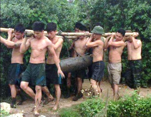 vet-ao-ca-trung-4-qua-bom