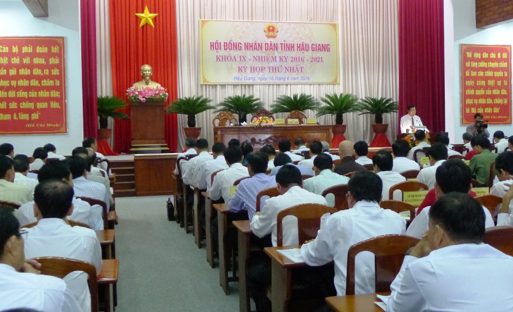Sáng nay HĐND tỉnh Hậu Giang khóa IX, nhiệm kỳ 2016 - 2021 tổ chức kỳ họp thứ nhất bầu các chức danh lãnh đạo.