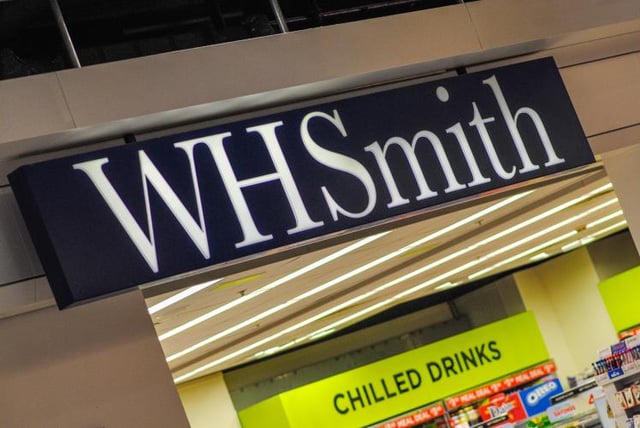 Cửa hàng WHSmith bên trong sân bay East Midlands, Anh, nơi xảy ra sự việc