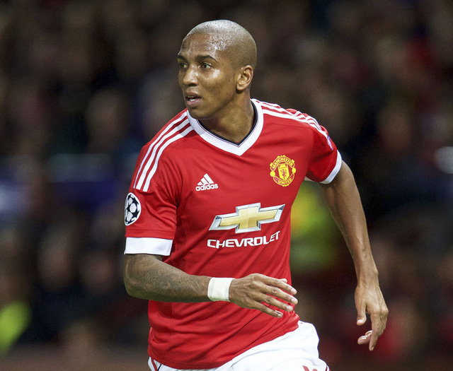   Tiền vệ Ashley Young  