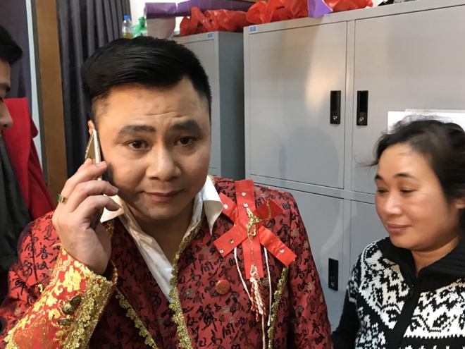 Nghệ sĩ hóa trang trước giờ ghi hình Táo quân 2017