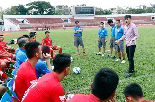 cong-vinh-lam-phong-thay-do-kieu-bayern-munich-cho-cau-thu-tp-hcm-1
