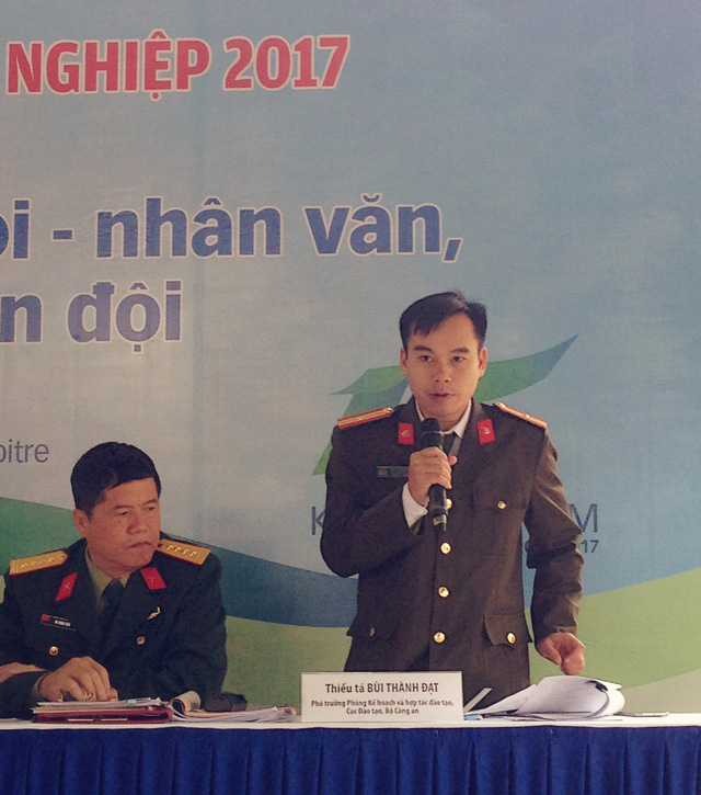  Thiếu tá Bùi Thành Đạt – Phó trưởng Phòng Kế hoạch và hợp tác đào tạo, Cục Đào tạo, Bộ Công An cho hay, bị cận thị vẫn có thể đăng ký vào trường công an.  