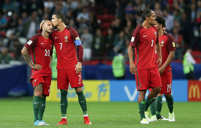 Ronaldo khoe ảnh hai con mới