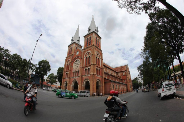 nhà thờ Đức Bà 140 năm tuổi ở Sài Gòn