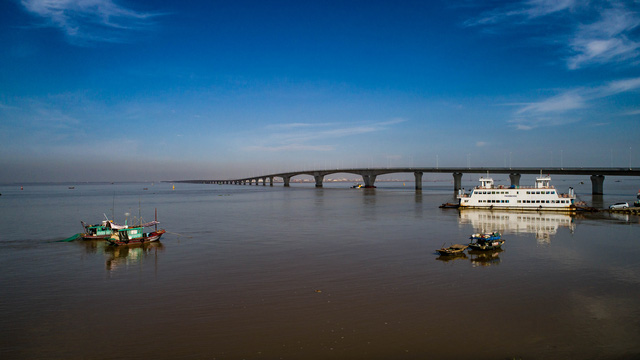 Phần cầu vượt biển dài 5,44km đồng thời đánh dấu là một trong những cầu vượt biển dài nhất Đông Nam Á