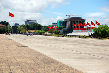 Bên Lăng Bác Hồ rợp cờ hoa ngày Quốc khánh