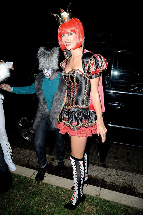 Trang phục sexy của sao Hollywood qua các mùa Halloween