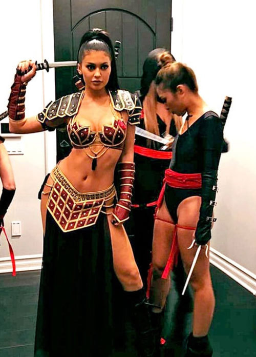 Trang phục sexy của sao Hollywood qua các mùa Halloween