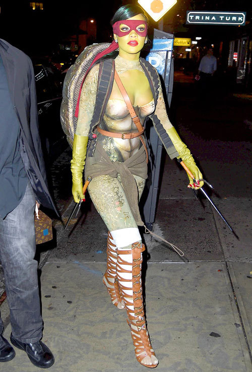 Trang phục sexy của sao Hollywood qua các mùa Halloween