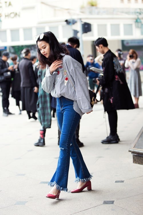 Mốt khoe áo ngực, đeo yên cương 'đổ bộ' đường phố Hà Nội