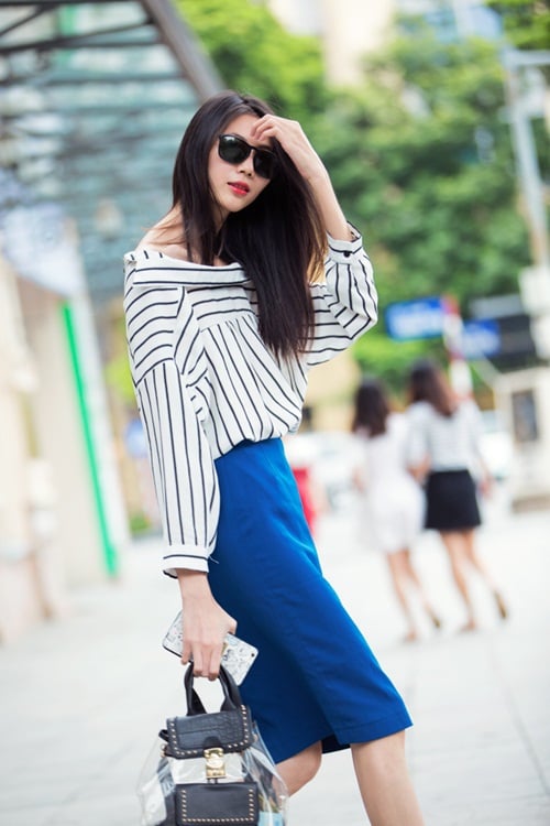 Mốt khoe áo ngực, đeo yên cương 'đổ bộ' đường phố Hà Nội