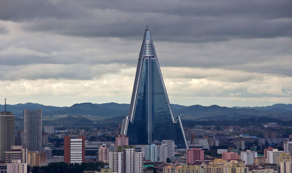 Khách sạn Ryugyong của Triều Tiên (Ảnh: Mirror)