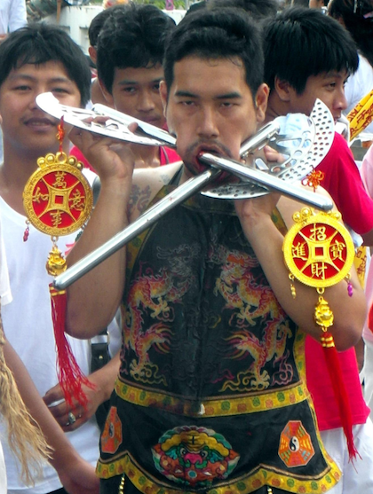 le-hoi-an-chay-rung-ron-o-thai-lan-1