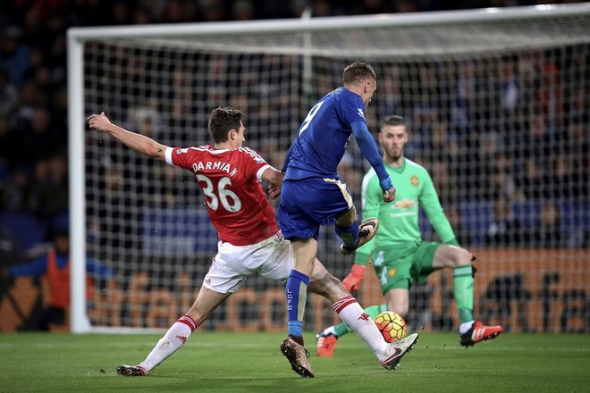 13 tháng Leicester từ đội bét bảng đến nhà vô địch cổ tích - ảnh thể thao