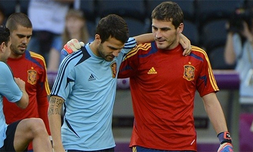 casillas-va-fabregas-bi-tan-hlv-tay-ban-nha-gat-khoi-doi-tuyen