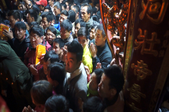   Nội cung đền Thiên Trường trở nên quá nhỏ bé  