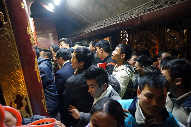 Chen chúc lẫn nhau tạo thành mớ hỗn độn