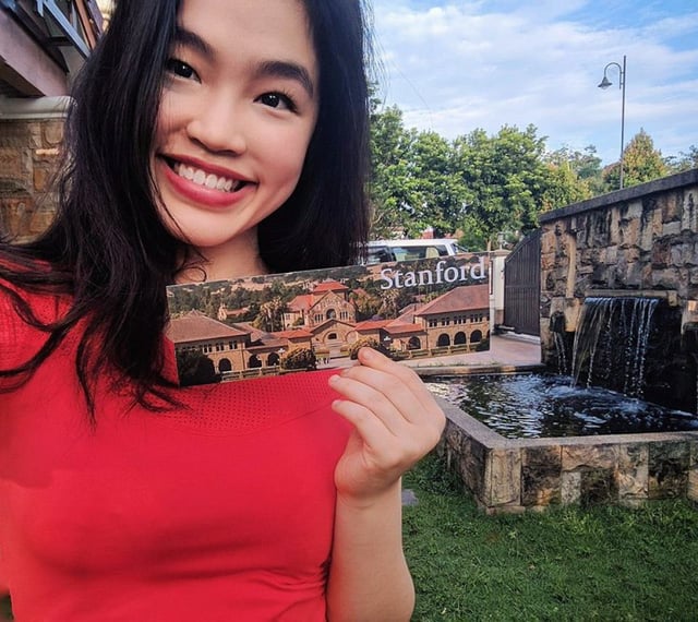   Và tấm vé tới ĐH Stanford cũng đã sẵn sàng điền tên cô gái học giỏi, ưa hoạt động xã hội này.  