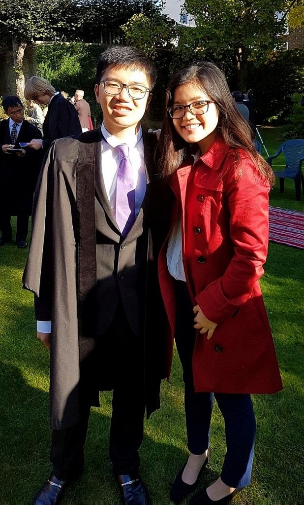   Năm ngoái, Jiang (anh trai của Jia Yi) cũng trúng tuyển ngành Y của Cambridge.  