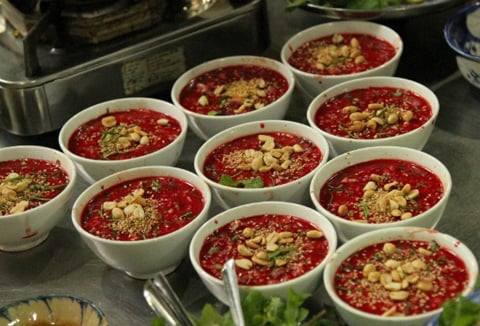 phở, bún, thịt-chuột, tiết-canh, nem, thịt-chó, tây, đăc-sản, trứng-vịt-lộn,