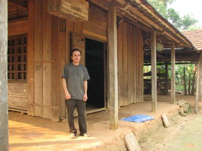 Gã đàn ông độc thân bên ngôi nhà của mình
