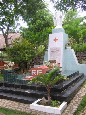 Mộ nhà thơ tài hoa Hàn Mạc Tử