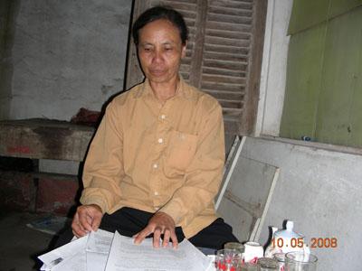 Bà Nguyễn Thị Quý bên lượt đơn mới