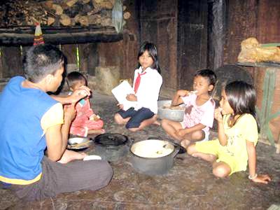A Roàng khắc khoải thèm... cơm