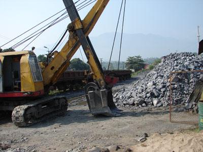 Quặng Apatit và toa xe nằm đợi xuất kho