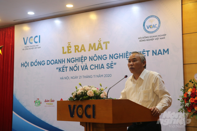 Thứ trưởng Bộ NN-PTNT Phùng Đức Tiến phát biểu tại buổi lễ. Ảnh: HG.