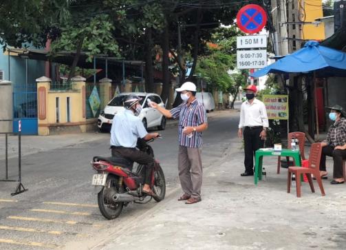 Chủ doanh nghiệp, cán bộ, nhân viên, người lao động của doanh nghiệp phải xét nghiệm SARS-CoV-2 và có kết quả xét nghiệm âm tính thì mới được đi làm. Ảnh minh họa