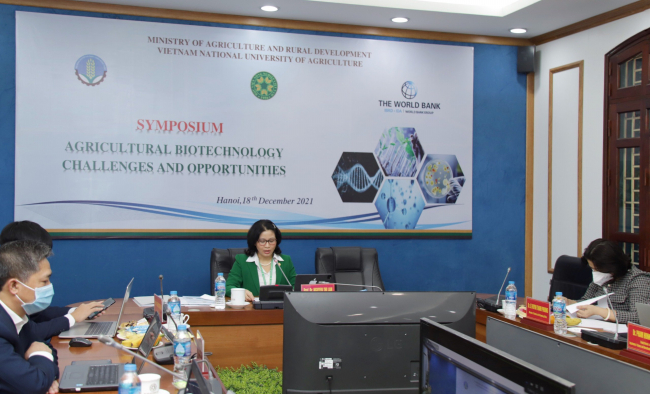 hv33-212717_341.jpeg GS.TS. Nguyễn Thị Lan, Bí thư Đảng uỷ, Giám đốc Học viện phát biểu khai mạc. Ảnh: HVNN