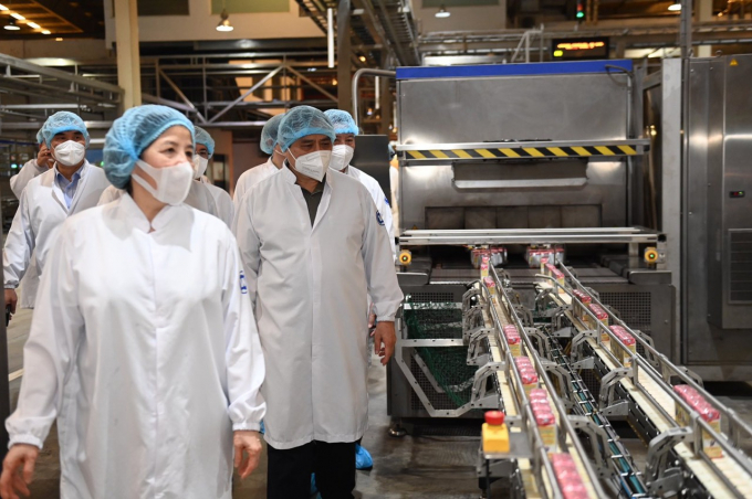 Prime Minister Pham Minh Chinh and the Government delegation visited Vinamilk.