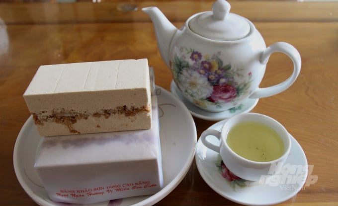 Bánh khảo là thứ quà đặc sản tiếp khách không thể thiếu của người Tày, Nùng ở Cao Bằng. Ảnh: Công Hải.