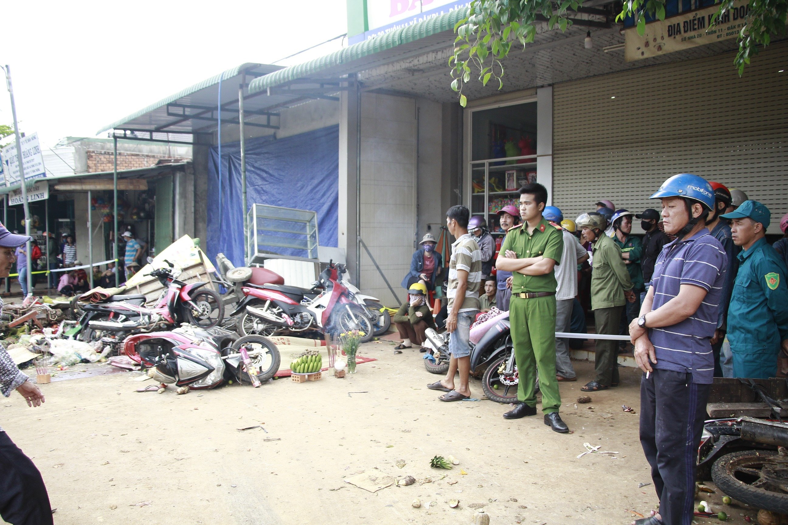 104336191_2640603186182960_4596176906808417060_n-121624_140.jpg Hiện trường vụ tai nạn. Ảnh: Q.M.