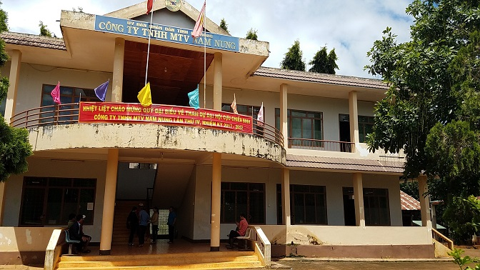tru-so-cong-ty-tnhh-mtv-nam-nung-173525_311.jpg Từ năm 2013 đến nay, Công ty TNHH MTV Nam Nung nợ lương công nhân, nợ bảo hiểm xã hội và các tổ chức tín dụng 160 tỷ đồng. Ảnh: Bảo Trọng.
