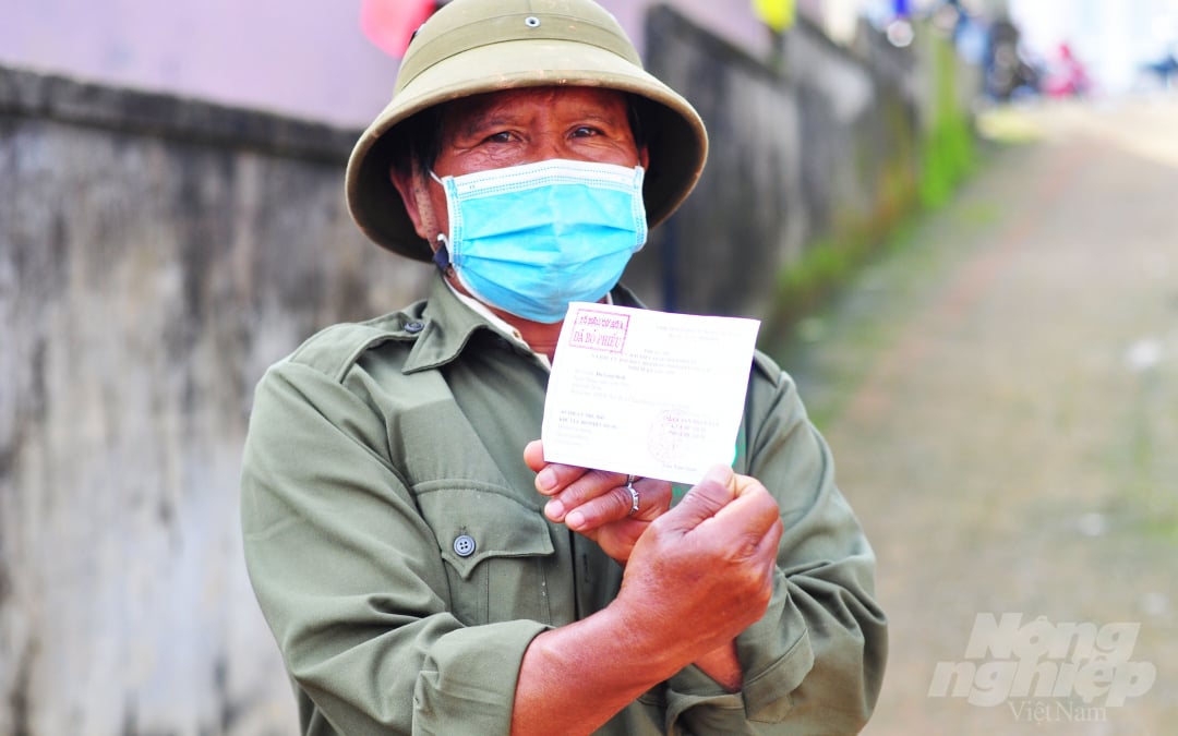 anh-12-bau-cu-091724_670.jpg 8h sáng 23/5, ông Đa Gout Beth hoàn tất việc bầu cử của mình và trở về làm việc như mọi ngày.