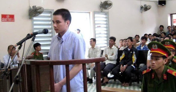 img9941-15886880916221743653873-085954_479.jpeg Hồ Duy Hải tại phiên tòa sơ thẩm - Ảnh: T.L.