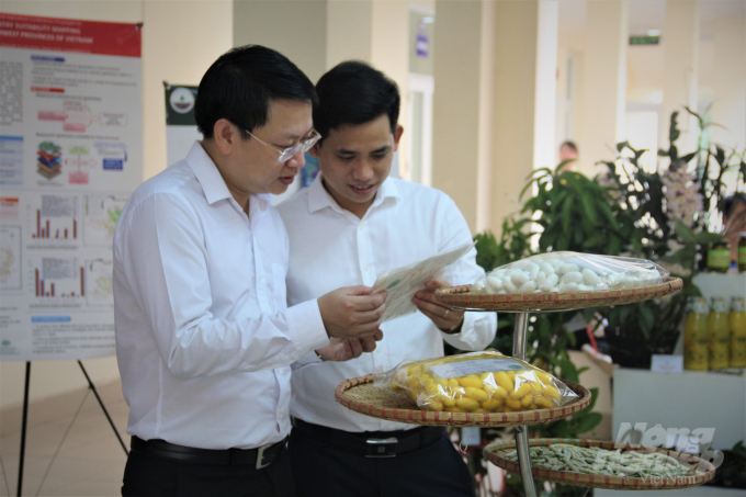 2-043725_285.jpg Các vấn đề liên quan đến công tác tạo dựng, xác lập tài sản trí tuệ được đặc biệt quan tâm. Ảnh: Phạm Hiếu.