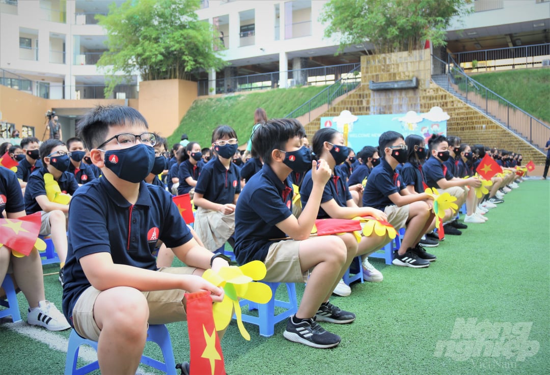 Sáng nay (5/9), trường Marie Curie Hà Nội đã tổ chức buổi lễ khai giảng năm học mới 2020 - 2021. Ảnh: Phạm Hiếu.