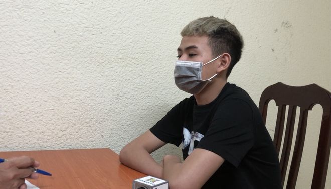 Hoàng Thế Anh tại cơ quan điều tra. Ảnh: Trần Cường.