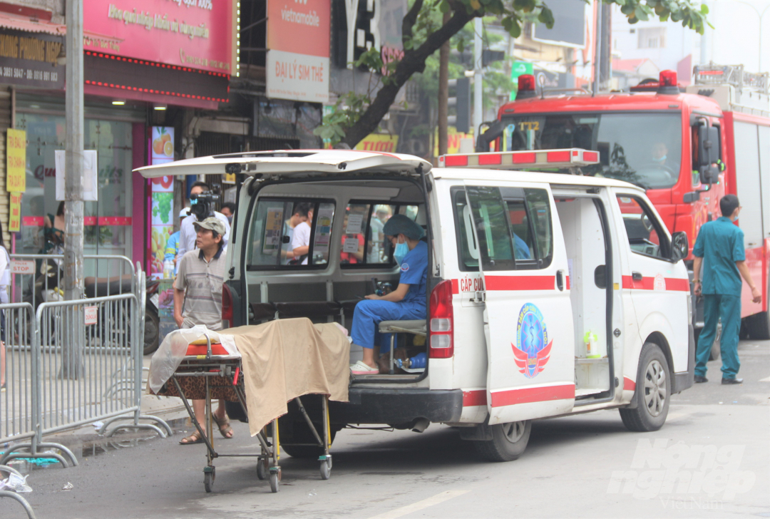 Cả bốn nạn nhân trong gia đình đều sinh sống và kinh doanh đồ sơ sinh (bỉm, sữa...) cho trẻ em, các mặt hàng bày bán được xếp trên các kệ tủ hàng đặt ở tầng 1 của ngôi nhà. Các tầng 2, tầng 3 và tầng tum dùng làm nơi chứa hàng hóa kinh doanh và sinh hoạt của gia đình.