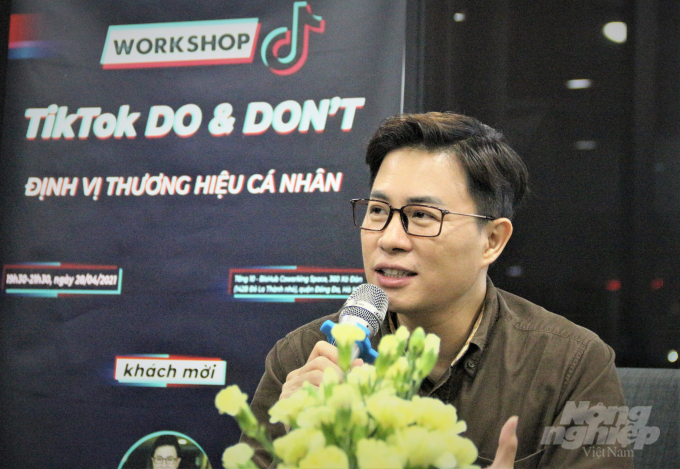 tiktok-do-dont-5-191149_159.jpg TS Trịnh Lê Anh cho rằng xã hội Việt Nam đang phải đối mặt một ‘văn hóa mạng xã hội’ rất tiêu cực cùng với trạng thái dè chừng, sợ hãi, lo lắng. Ảnh: Phạm Hiếu.