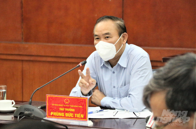 img_0005-224844_155.jpg Thứ trưởng Phùng Đức Tiến nêu 5 vấn đề TP. Hà Nội cần lưu ý để đảm bảo nguồn cung ứng hàng hóa, nông sản. Ảnh: Phạm Hiếu.
