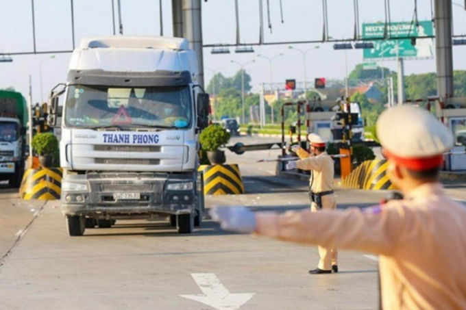 Các địa phương khi ban hành theo thẩm quyền các quy định về vấn đề giao thông, lưu thông hàng hóa, cần cân nhắc kỹ lưỡng cách làm, thời điểm thực hiện, đánh giá tác động, chuẩn bị truyền thông… Ảnh: Tổng cục Đường bộ Việt Nam.