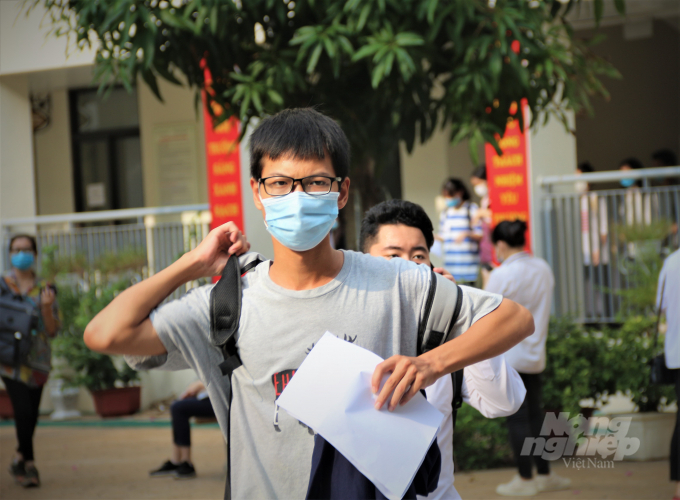 thi-tot-nghiep-thpt-2020-4-215306_918.jpg Một số trường đại học lớn sẵn sàng xét tuyển bổ sung những thí sinh có kết quả thi tốt nghiệp trung học phổ thông cao nhưng trượt nguyện vọng. Ảnh: Phạm Hiếu.
