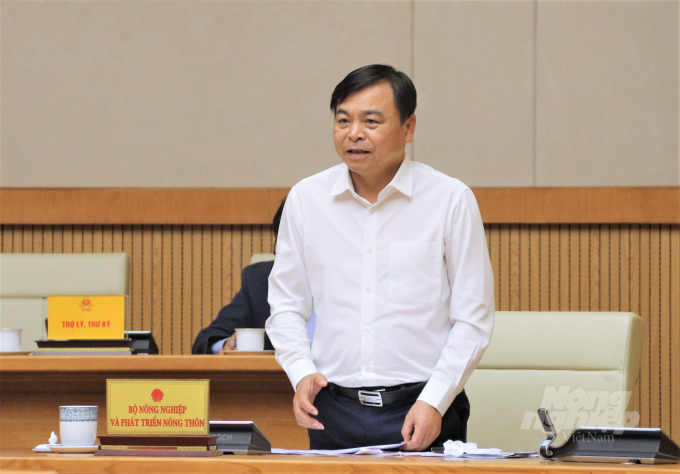 13-163751_675.jpg Thứ trưởng Nguyễn Hoàng Hiệp: 'Vấn đề đáng lo nhất trước khi bão Rai tác động vào nước ta là việc người dân còn chủ quan'. Ảnh: Phạm Hiếu.