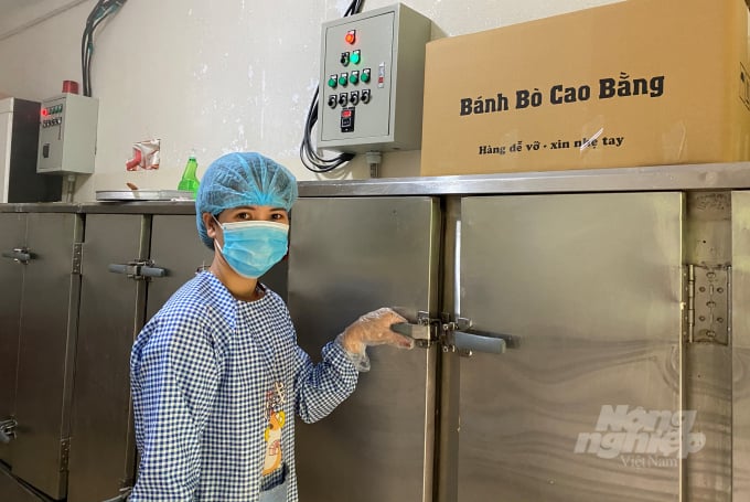 Chị Hoàng Thị Hiệp, chủ xưởng sản xuất bánh bò Hoàng Hiệp, Cao Bằng. Ảnh: Quỳnh Anh.